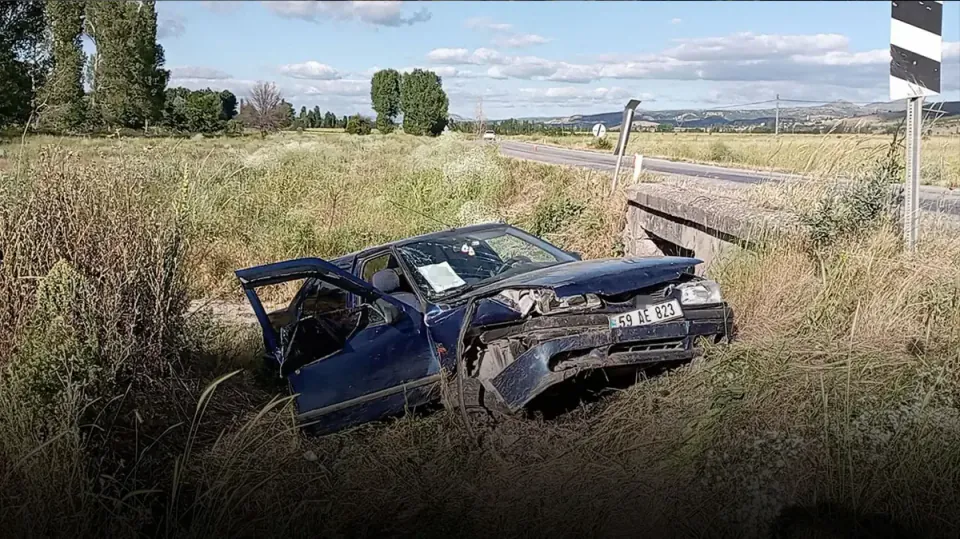 Tokat'ta feci kaza: Şarampole uçan otomobilde bir kişi hayatını kaybetti görseli