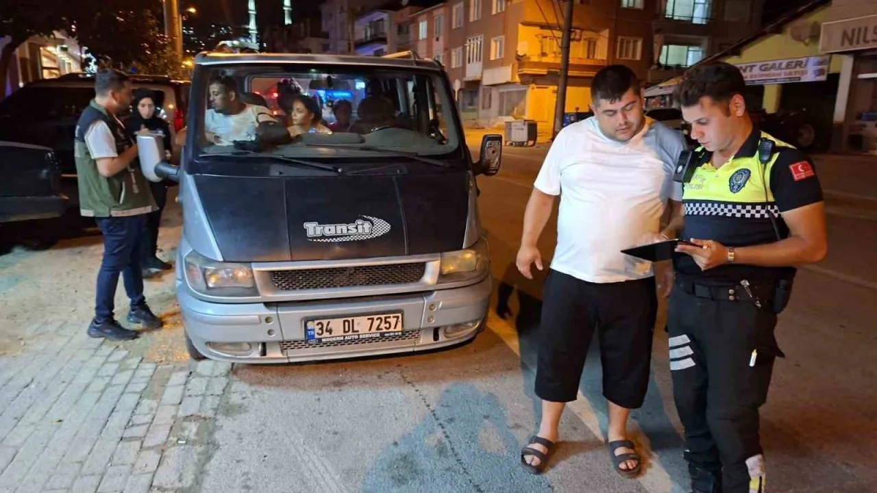 Bursa Orhangazi'de Huzur Uygulaması: Aranan Şahıs Yakalandı Bursa Orhangazi'de Huzur Uygulaması: Aranan Şahıs Yakalandı