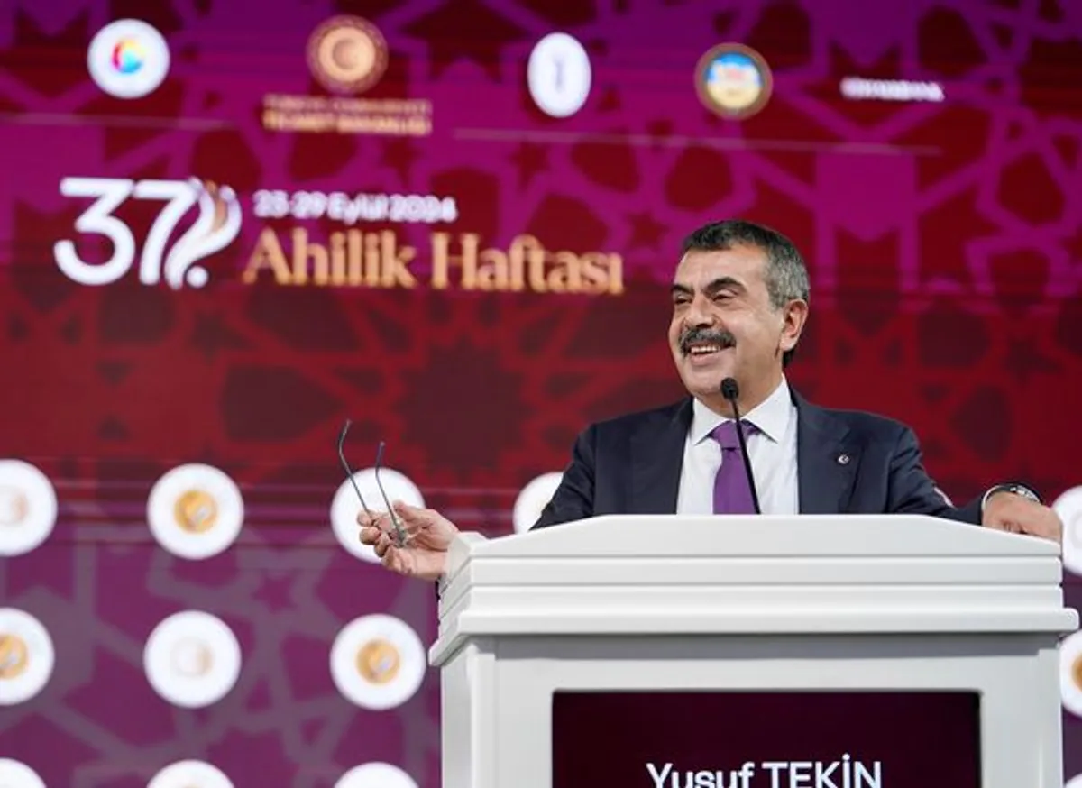 Bakan Tekin, Ahilik Haftası Kutlamaları Kapanış Töreni'ne Katıldı Bakan Tekin, Ahilik Haftası Kutlamaları Kapanış Töreni'ne Katıldı