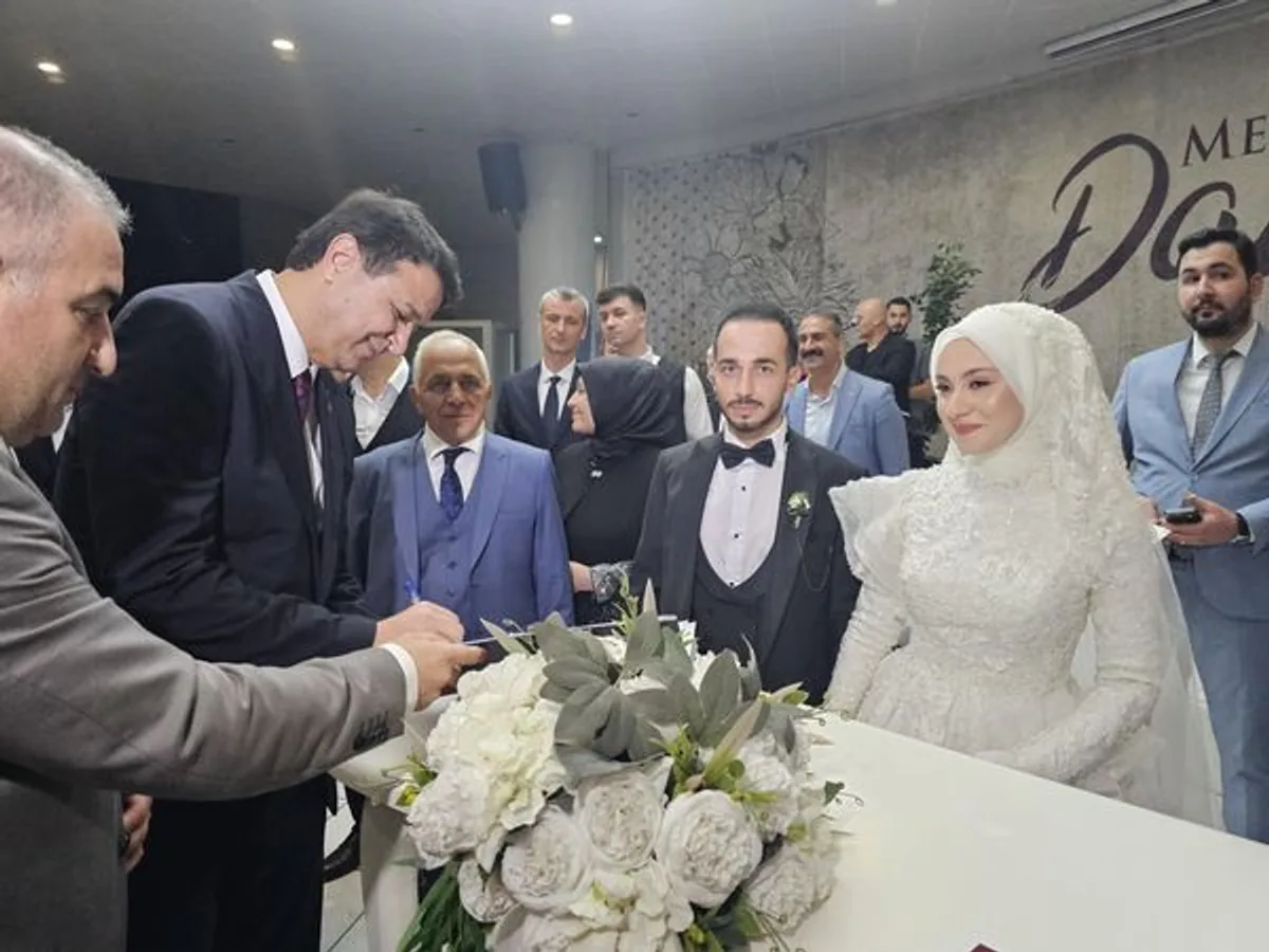 Düğün Törenine Katılım Düğün Törenine Katılım