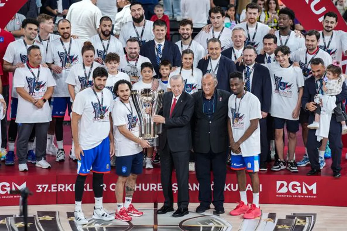 Cumhurbaşkanı Erdoğan, Anadolu Efes’in Şampiyonluğunu Kutladı Cumhurbaşkanı Erdoğan, Anadolu Efes’in Şampiyonluğunu Kutladı