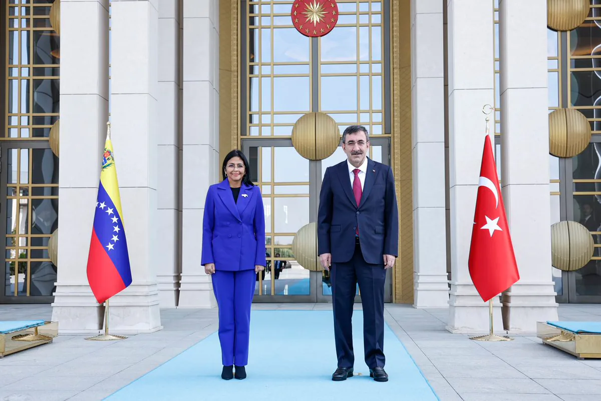 Türkiye Cumhurbaşkanı Yardımcısı Cevdet Yılmaz'dan Venezuela'ya Ziyaret Türkiye Cumhurbaşkanı Yardımcısı Cevdet Yılmaz'dan Venezuela'ya Ziyaret