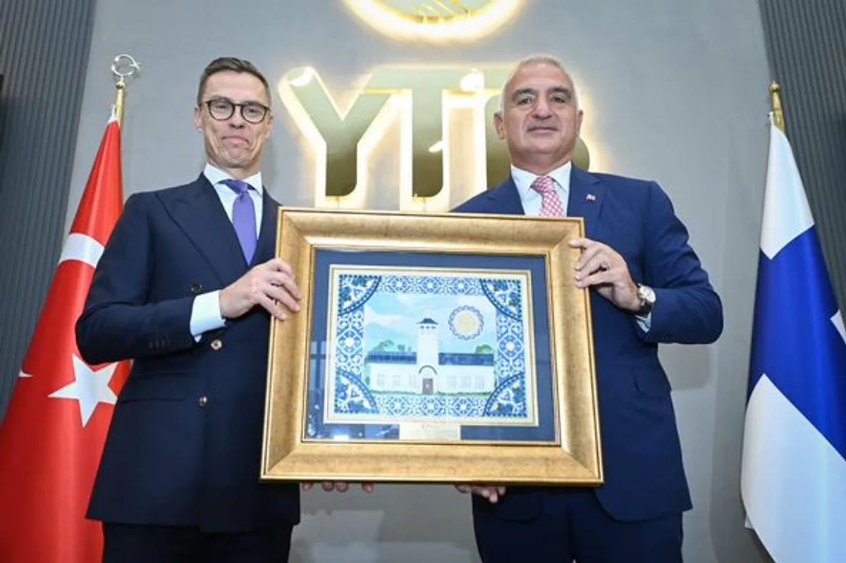 Bakan Mehmet Ersoy, Finlandiya Cumhurbaşkanı Alexander Stubb ile birlikte Finlandiya Tatarları adlı kitabın tanıtımını gerçekleştirdi Bakan Mehmet Ersoy, Finlandiya Cumhurbaşkanı Alexander Stubb ile birlikte Finlandiya Tatarları adlı kitabın tanıtımını gerçekleştirdi