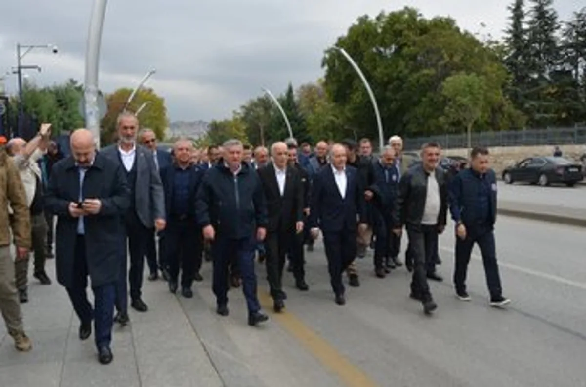 TÜRK-İŞ Hazine ve Maliye Bakanlığı'nda Basın Açıklaması Düzenledi TÜRK-İŞ Hazine ve Maliye Bakanlığı'nda Basın Açıklaması Düzenledi