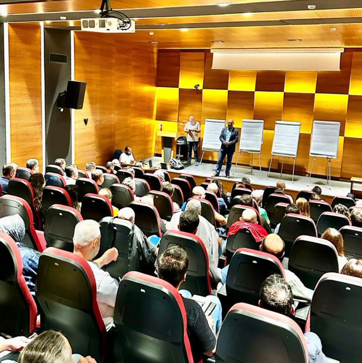 Arama Konferansı: Bizim Toptan Şirketinin Temsilcileriyle İşbirliği Arama Konferansı: Bizim Toptan Şirketinin Temsilcileriyle İşbirliği