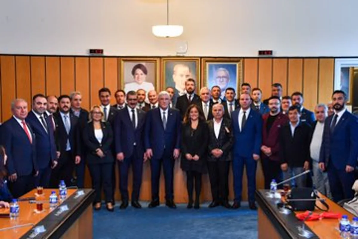 İYİ Parti Genel Başkanı Müsavat Dervişoğlu, Parti Teşkilatlarıyla Bir Araya Geldi İYİ Parti Genel Başkanı Müsavat Dervişoğlu, Parti Teşkilatlarıyla Bir Araya Geldi