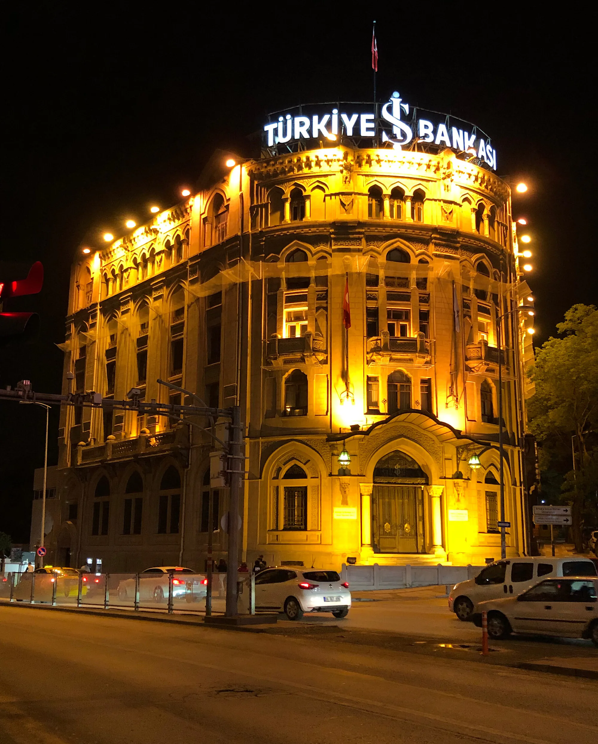 İş Bankası'nın Bartın'daki Şubeleri Kapatma Kararı Tepki Çekti İş Bankası'nın Bartın'daki Şubeleri Kapatma Kararı Tepki Çekti