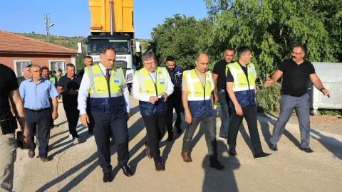 Çankırı'da Köy Yolları Yenileniyor: Vali Çakırtaş Küçüklü Köyü'ndeki Çalışmaları İnceledi