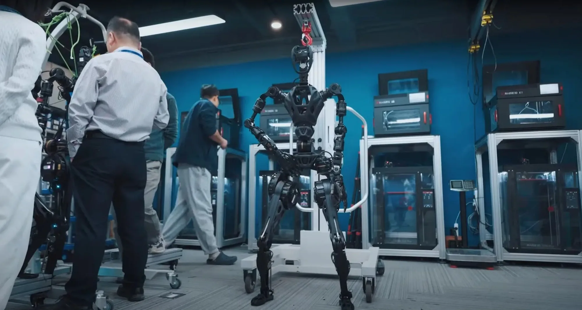 Çin'de Bir İlk: Robotlar İçin Kurulan Özel Okul Kapılarını Açtı Çin'de Bir İlk: Robotlar İçin Kurulan Özel Okul Kapılarını Açtı