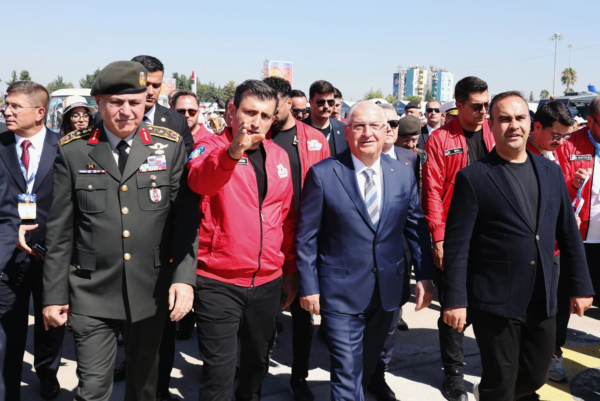 Millî Savunma Bakanı ve Beraberindeki Heyet Adana TEKNOFEST'i Ziyaret Etti Millî Savunma Bakanı ve Beraberindeki Heyet Adana TEKNOFEST'i Ziyaret Etti