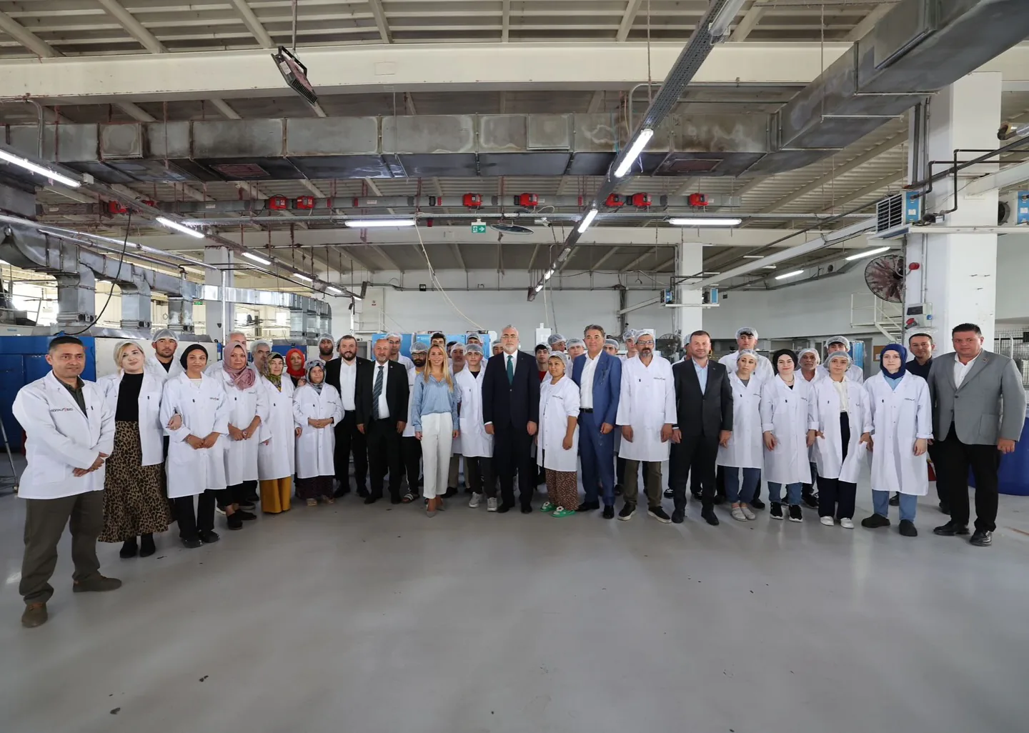 Çalışma ve Sosyal Güvenlik Bakanı Vedat Işıkhan, Arnavutköy'deki Fabrikaları Ziyaret Etti Çalışma ve Sosyal Güvenlik Bakanı Vedat Işıkhan, Arnavutköy'deki Fabrikaları Ziyaret Etti
