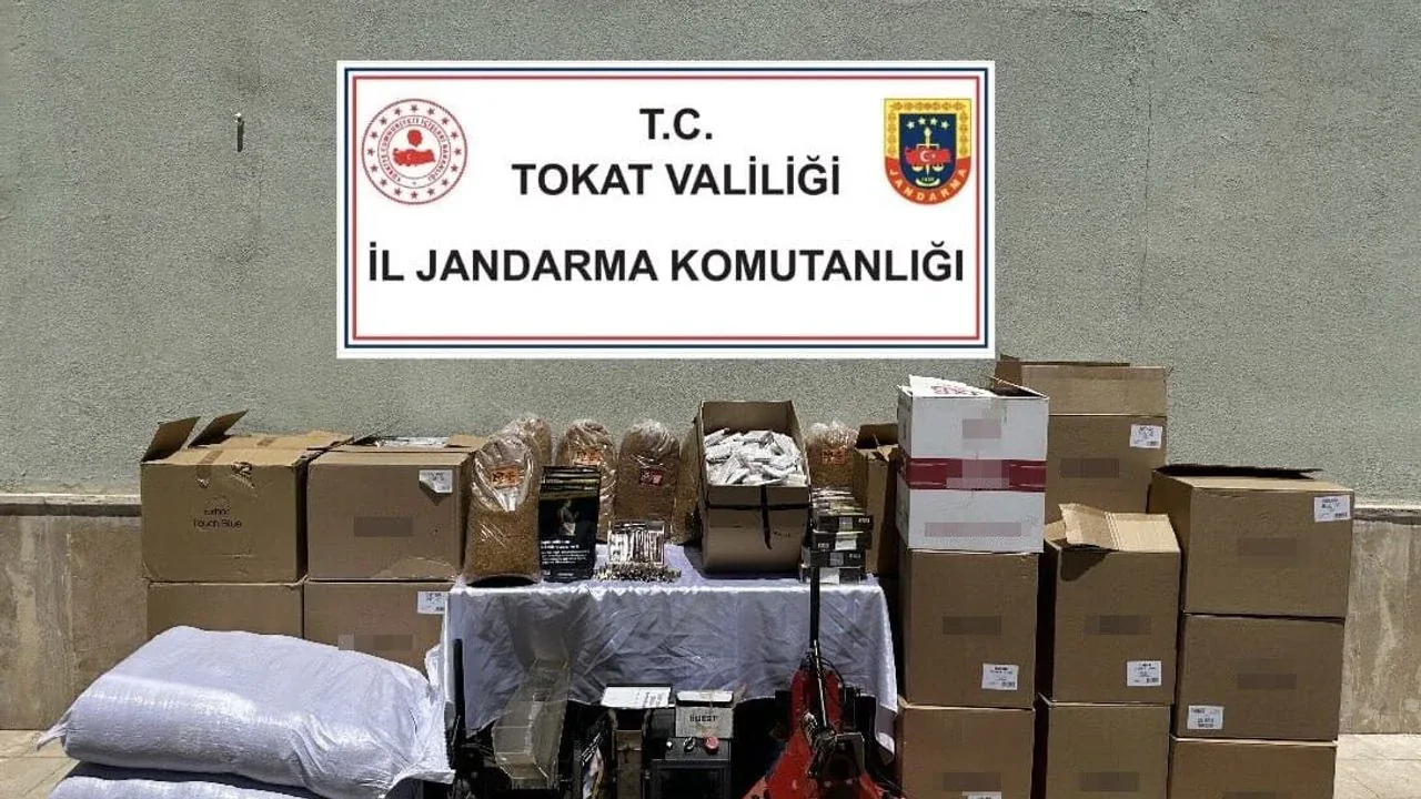 Tokat'ta Kaçak Tütün Operasyonu: Binlerce Makaron ve Tütün Ele Geçirildi Tokat'ta Kaçak Tütün Operasyonu: Binlerce Makaron ve Tütün Ele Geçirildi