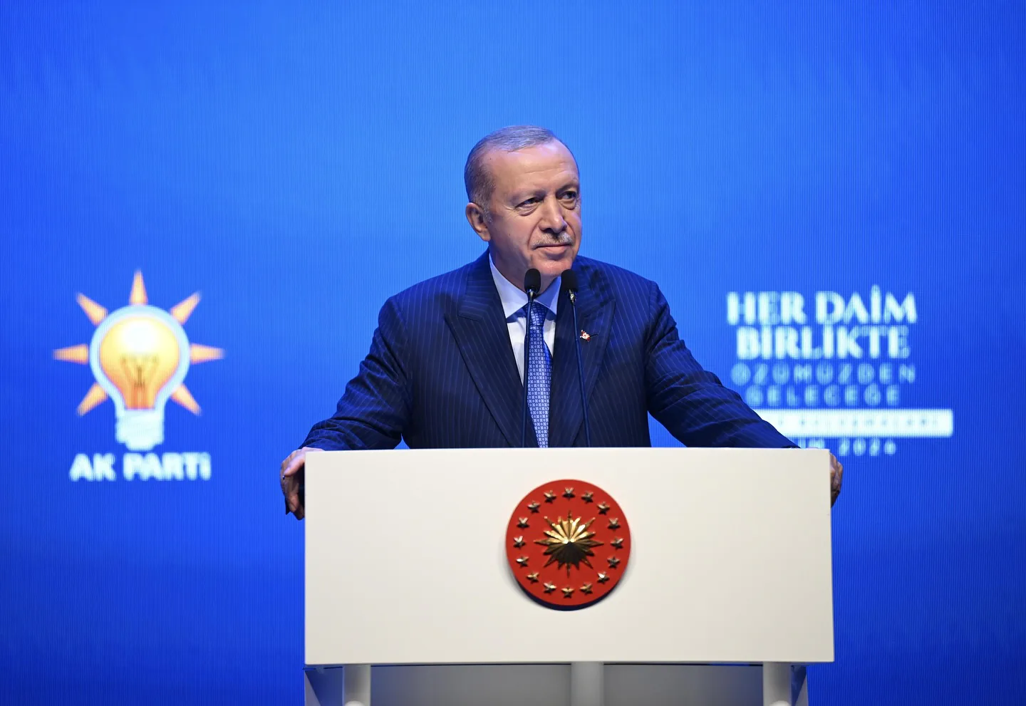 Çalışma ve Sosyal Güvenlik Bakanı Vedat Işıkhan, İstanbul'da "AK Parti Özümüzden Geleceğe Türkiye Buluşmaları" programına katıldı Çalışma ve Sosyal Güvenlik Bakanı Vedat Işıkhan, İstanbul'da "AK Parti Özümüzden Geleceğe Türkiye Buluşmaları" programına katıldı