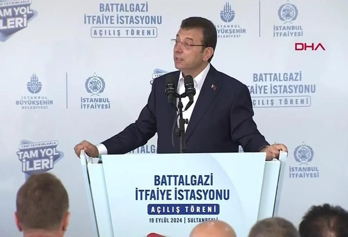 İstanbul'dan Ankara'ya Giden Emekli, İmamoğlu'na Karşı Protesto Düzenledi İstanbul'dan Ankara'ya Giden Emekli, İmamoğlu'na Karşı Protesto Düzenledi