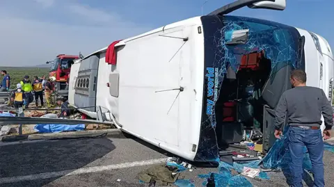 Manisa Akhisar'da Turist Otobüsü Kazası: 11 Ölü, 40 Yaralı... Soruşturma Devam Ediyor