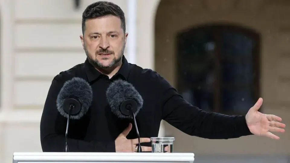 Zelenskiy'den Putin'e Kritik Çağrı: Yüz Yüze Barış Görüşmesi Teklifi görseli