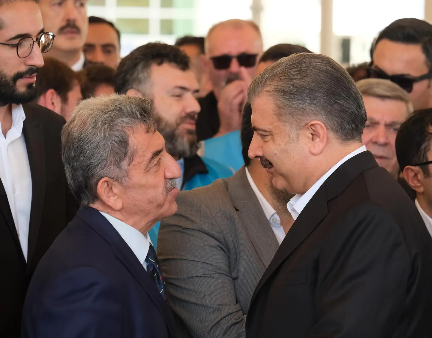 Eski Sağlık Bakanı Dr. Fahrettin Koca, Recai Kutan'ın cenaze namazına katıldı Eski Sağlık Bakanı Dr. Fahrettin Koca, Recai Kutan'ın cenaze namazına katıldı