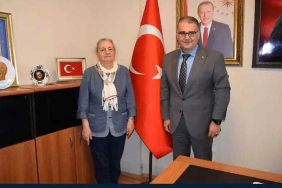 Yalova'da Geleneksel Sanatlar Buluşması: Tezhip Sanatçısından Anlamlı Ziyaret görseli