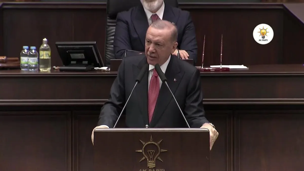 Genel Başkan ve Cumhurbaşkanı Erdoğan'dan Yeni Düzenleme Açıklaması Genel Başkan ve Cumhurbaşkanı Erdoğan'dan Yeni Düzenleme Açıklaması