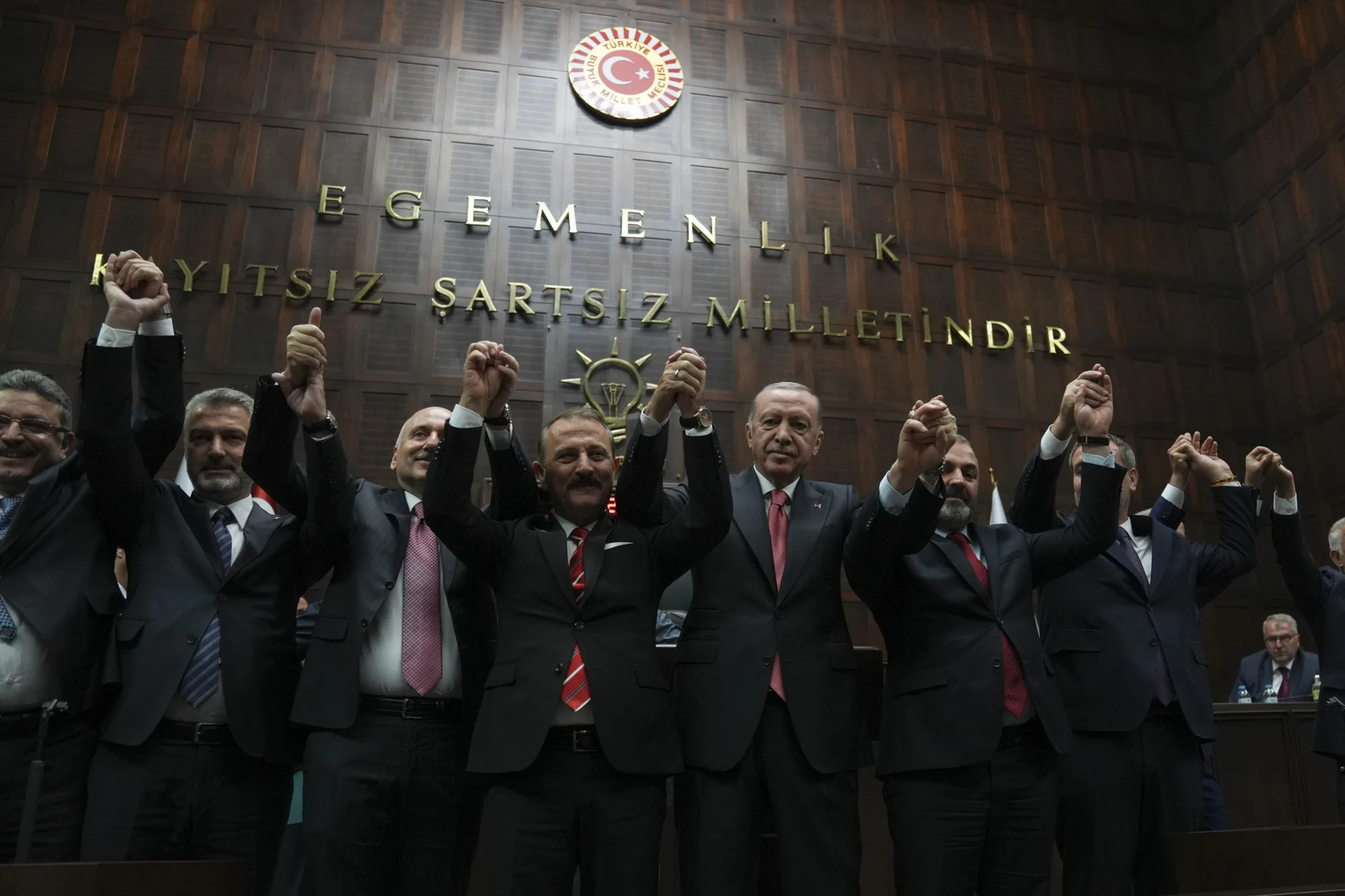 Adalet ve Kalkınma Partisi'ne Yeni Üyeler Katıldı Adalet ve Kalkınma Partisi'ne Yeni Üyeler Katıldı
