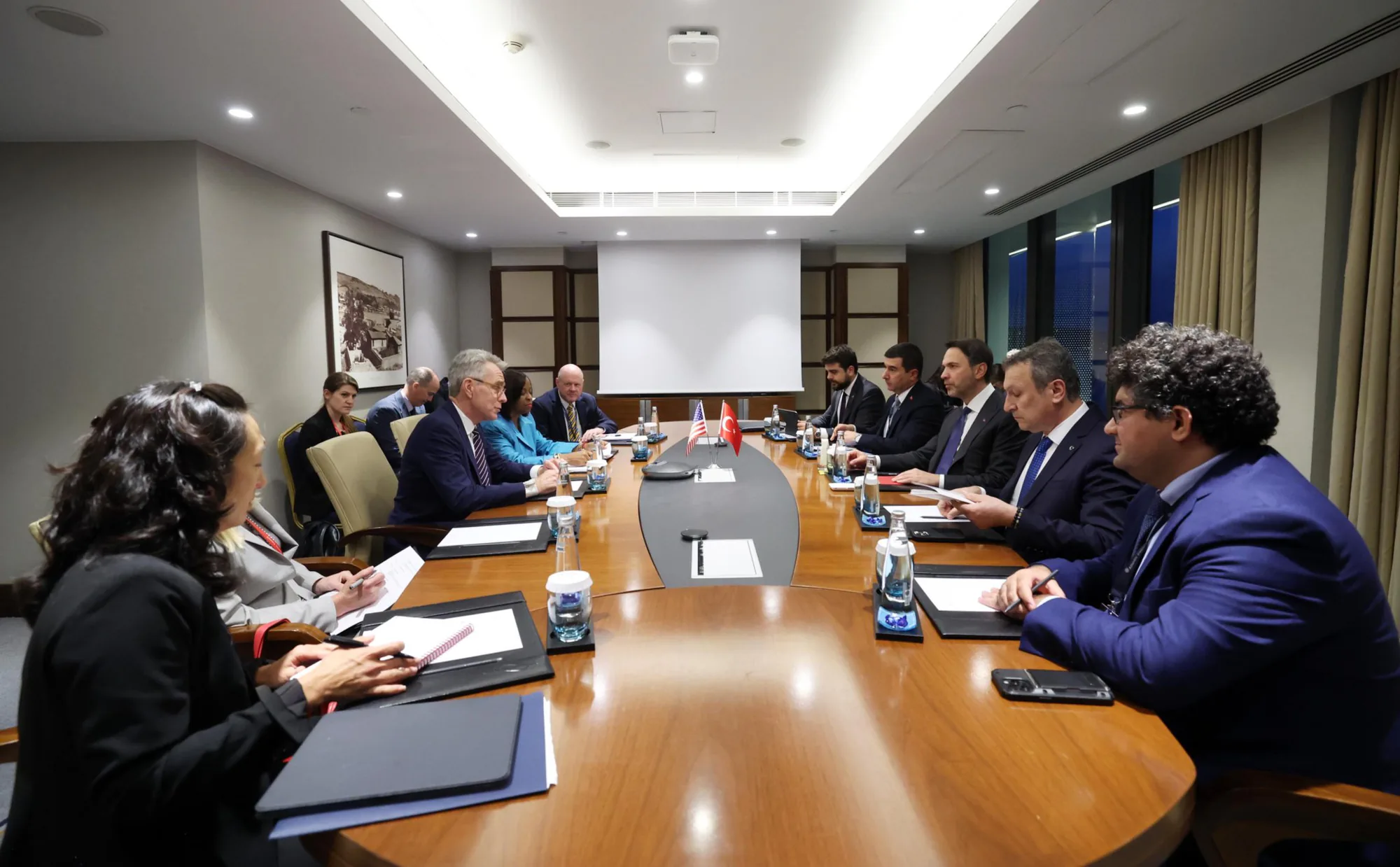 İstanbul'da Enerjiyle İlgili Önemli Görüşmeler Yapıldı İstanbul'da Enerjiyle İlgili Önemli Görüşmeler Yapıldı