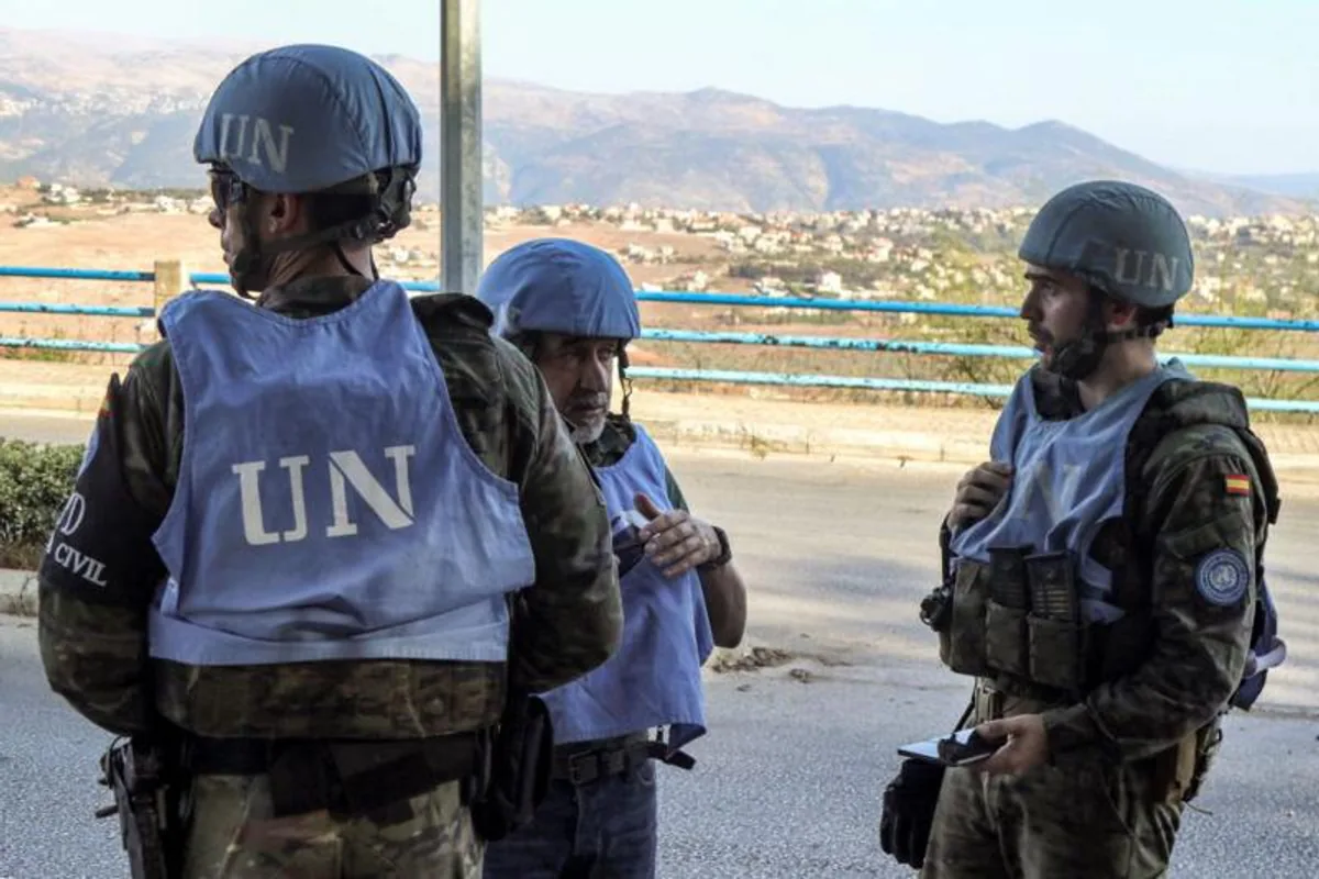 Lübnan’ın güneyinde Birleşmiş Milletler Barış Gücü Gözlem Noktası Tank Ateşiyle Hasar Gördü Lübnan’ın güneyinde Birleşmiş Milletler Barış Gücü Gözlem Noktası Tank Ateşiyle Hasar Gördü