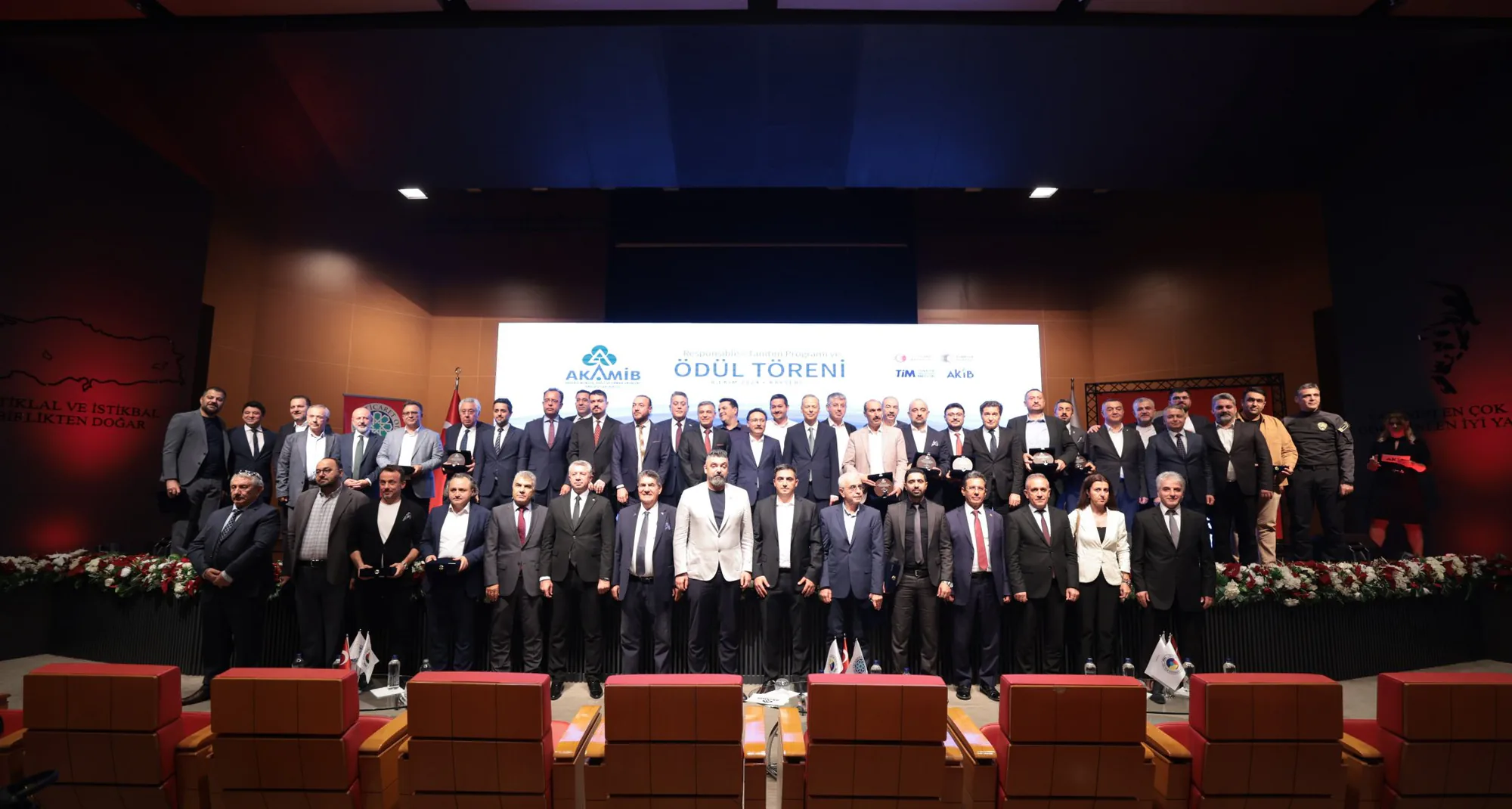 Akdeniz Mobilya, Kağıt ve Orman Ürünleri İhracatçıları Birliği (AKAMİB) Üyeleri Ödüllendirildi Akdeniz Mobilya, Kağıt ve Orman Ürünleri İhracatçıları Birliği (AKAMİB) Üyeleri Ödüllendirildi