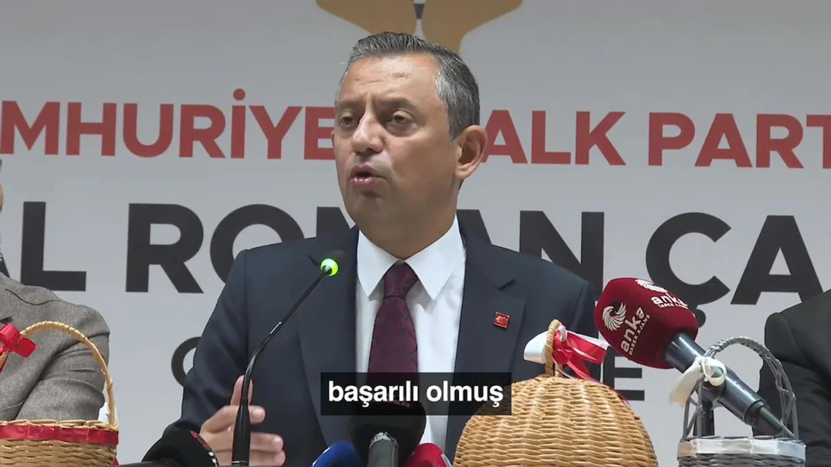 Cumhuriyet Halk Partisi Genel Başkanı Özgür Özel Yoksulluk ve Ayrımcılığa Karşı Mücadele Kararlılığını Vurguladı Cumhuriyet Halk Partisi Genel Başkanı Özgür Özel Yoksulluk ve Ayrımcılığa Karşı Mücadele Kararlılığını Vurguladı