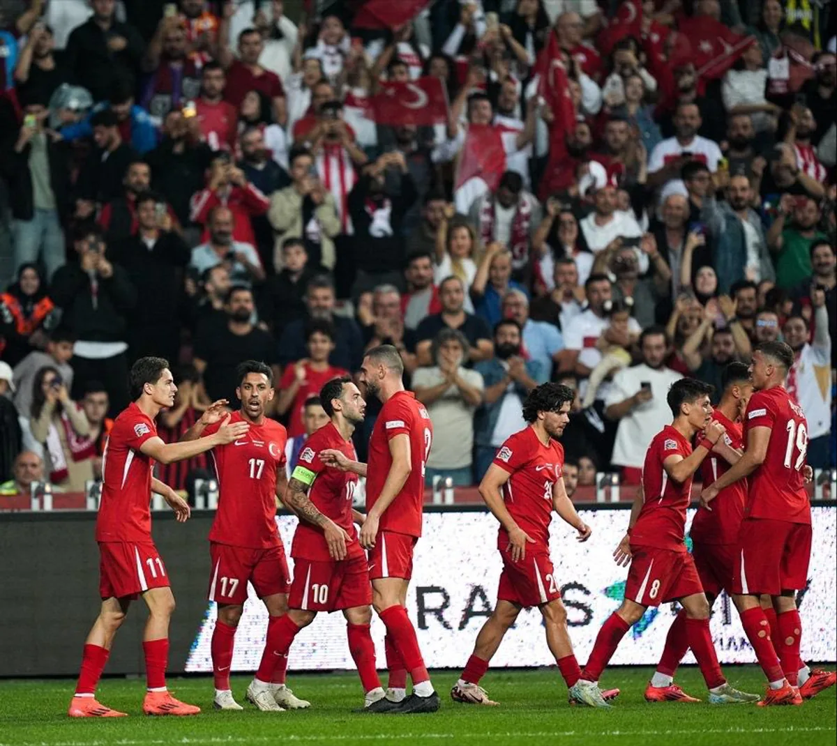 A Milli Takım, UEFA Uluslar Ligi'nde Karadağ'ı Yenerek Önemli Bir Başarı Elde Etti A Milli Takım, UEFA Uluslar Ligi'nde Karadağ'ı Yenerek Önemli Bir Başarı Elde Etti