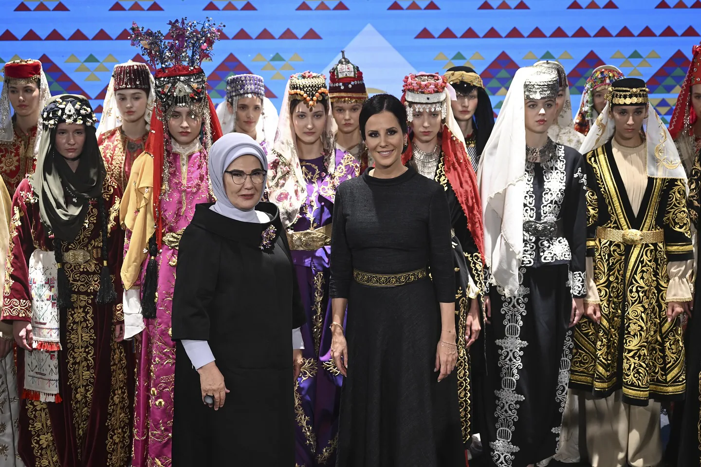 Türk Çeyiz Geleneği Tanıtıldı: Belgrad'da Gerçekleşen Defilede Osmanlı ve Anadolu Çeyizleri Sergilendi Türk Çeyiz Geleneği Tanıtıldı: Belgrad'da Gerçekleşen Defilede Osmanlı ve Anadolu Çeyizleri Sergilendi