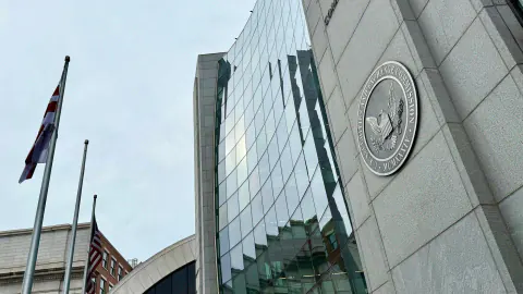 SEC'den Hisse Senetlerinin Tokenizasyonu Kararına Erteleme: Neden Riskli?