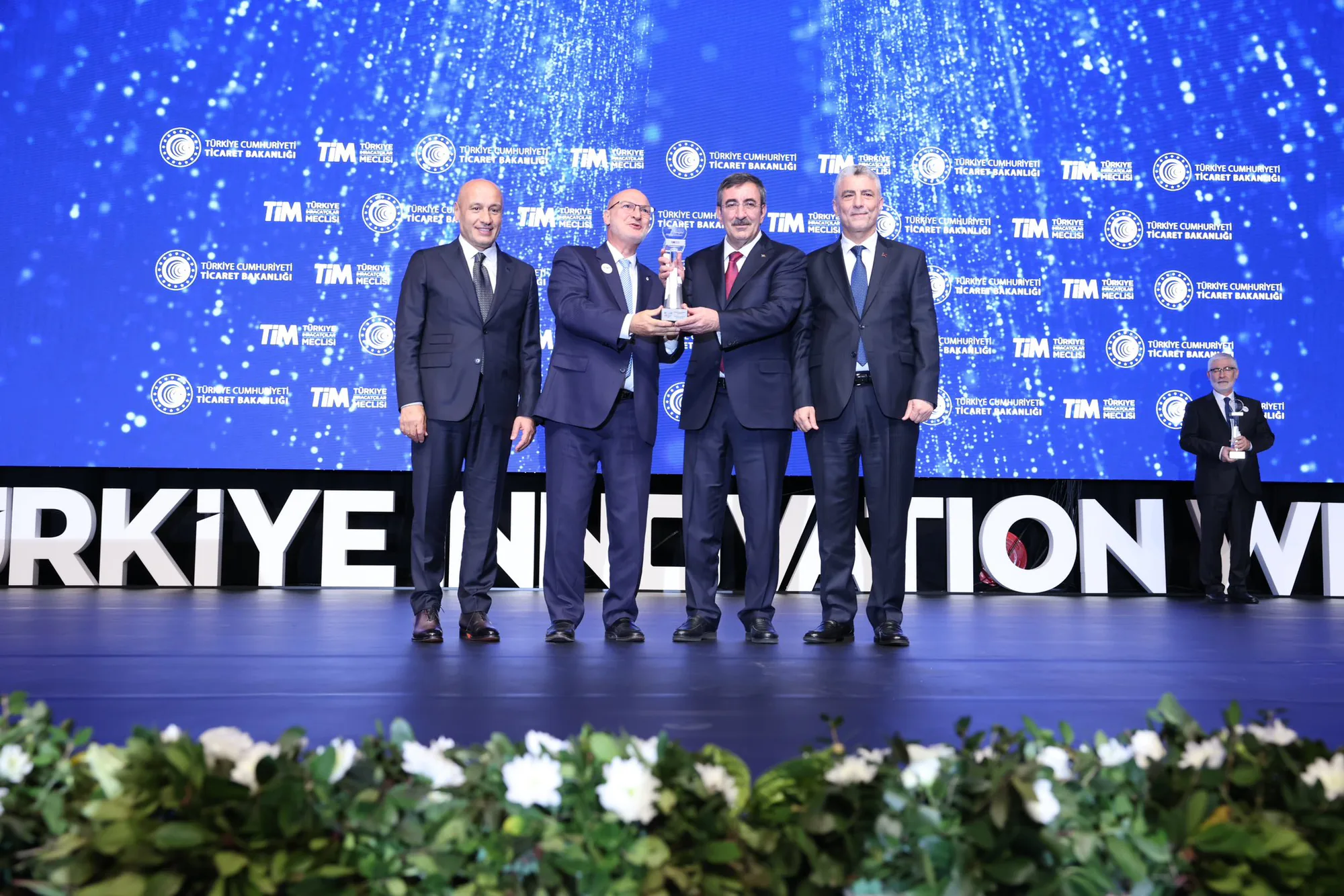 Türk Havacılık Uzay Sanayii, İnanoLİG Ödülleri'nde "İnovasyon Organizasyonu ve Kültürü" Ödülünü Kazandı Türk Havacılık Uzay Sanayii, İnanoLİG Ödülleri'nde "İnovasyon Organizasyonu ve Kültürü" Ödülünü Kazandı