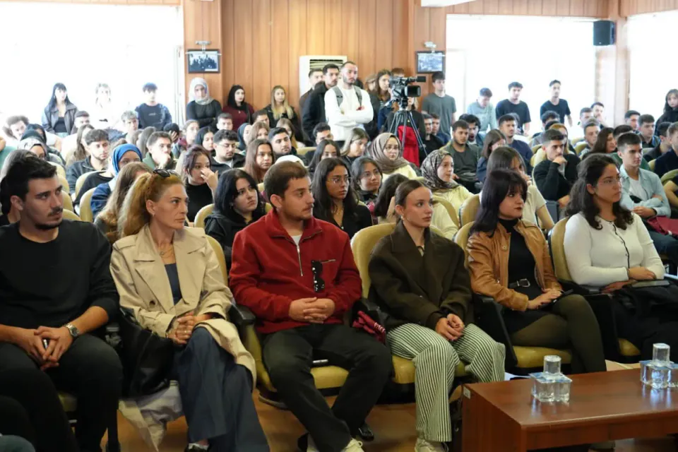 Yalova Üniversitesi’nde 2026-2027 oryantasyonu tamamlandı: Yeni öğrenciler kampüse uyum sağladı görseli