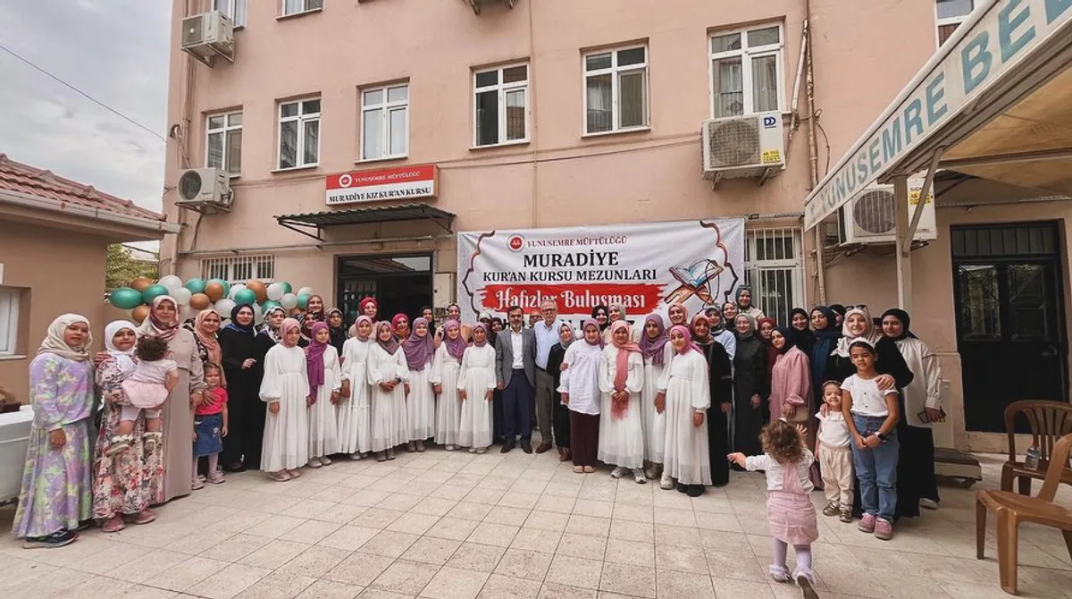 Muradiye Hafızlık Kız Kur’an Kursu Mezunlar Günü Buluşması Muradiye Hafızlık Kız Kur’an Kursu Mezunlar Günü Buluşması