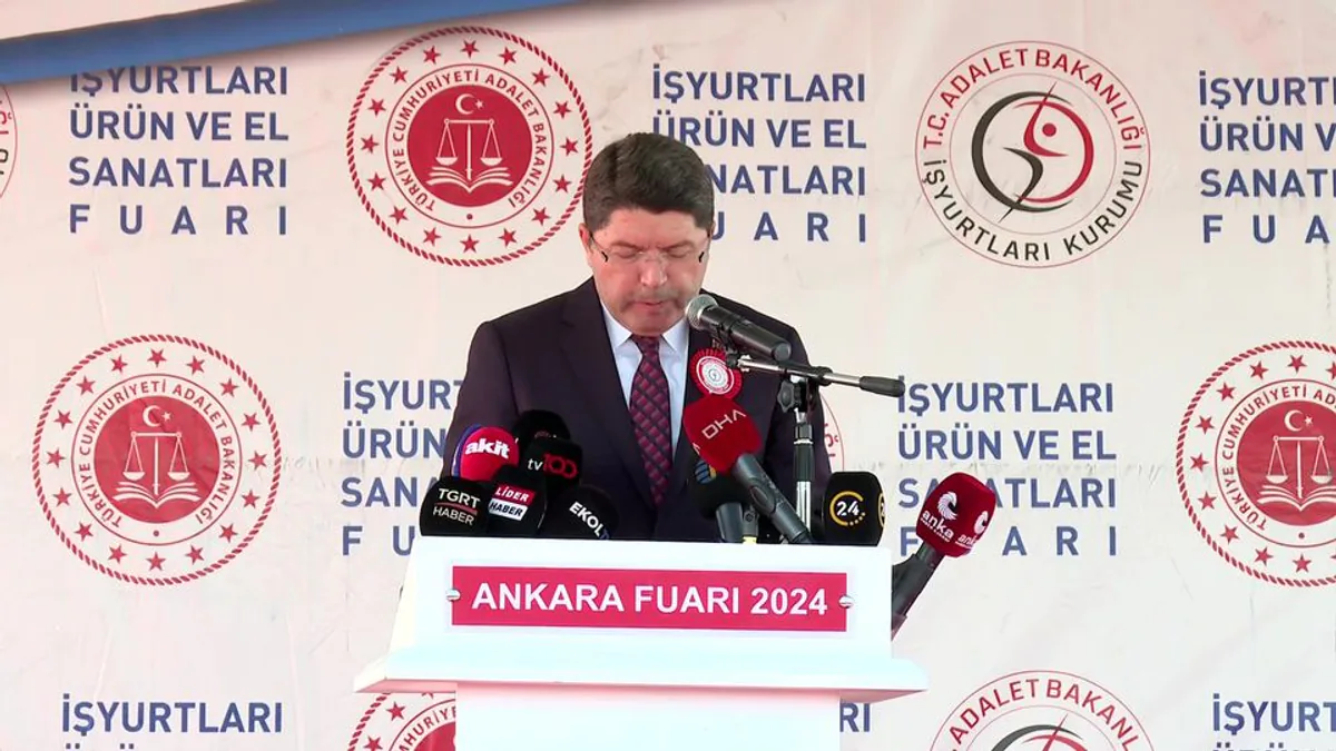 Adalet Bakanı Yılmaz Tunç İşyurtları Ürün ve El Sanatları Fuarı'nda Konuştu Adalet Bakanı Yılmaz Tunç İşyurtları Ürün ve El Sanatları Fuarı'nda Konuştu