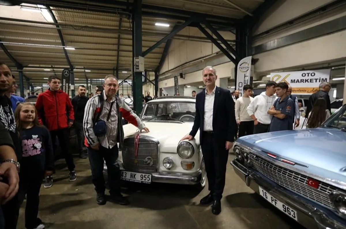 İnegöl'de Mercedes ve Klasik Araç Tutkusu Gözler Önüne Serildi İnegöl'de Mercedes ve Klasik Araç Tutkusu Gözler Önüne Serildi