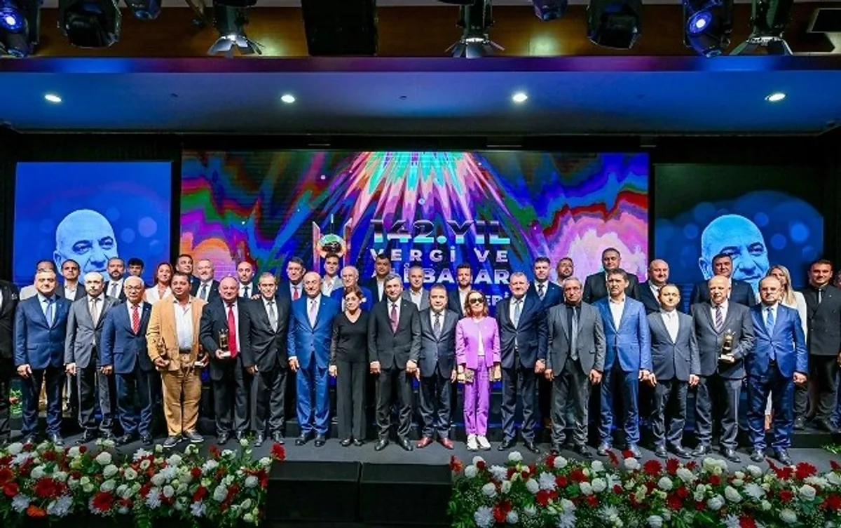 İçtur, Antalya'da "142. Yıl Vergi ve Ali Bahar Özel Ödülleri" Töreninde Kurumlar Vergisi Kategorisinde Ödül Aldı İçtur, Antalya'da "142. Yıl Vergi ve Ali Bahar Özel Ödülleri" Töreninde Kurumlar Vergisi Kategorisinde Ödül Aldı
