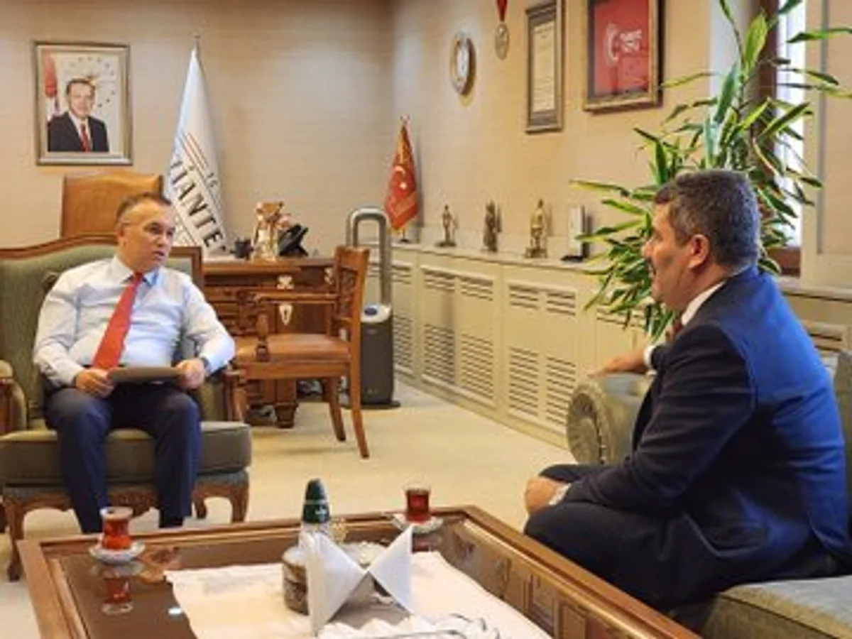 Güneydoğu Anadolu İhracatçı Birlikleri, Gaziantep Valisi ve Büyükşehir Belediye Başkanı ile Görüştü Güneydoğu Anadolu İhracatçı Birlikleri, Gaziantep Valisi ve Büyükşehir Belediye Başkanı ile Görüştü