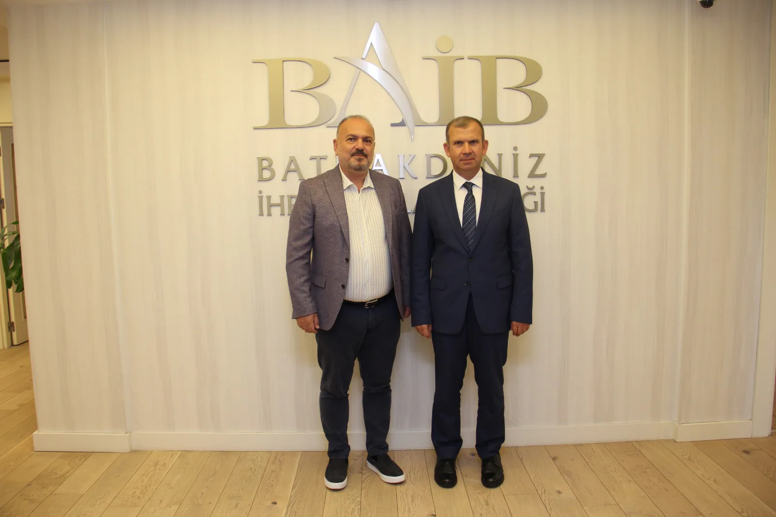 Batı Akdeniz Gümrük ve Dış Ticaret Bölge Müdürü Lütfü Tayfur, Batı Akdeniz İhracatçılar Birliği'ni Ziyaret Etti Batı Akdeniz Gümrük ve Dış Ticaret Bölge Müdürü Lütfü Tayfur, Batı Akdeniz İhracatçılar Birliği'ni Ziyaret Etti