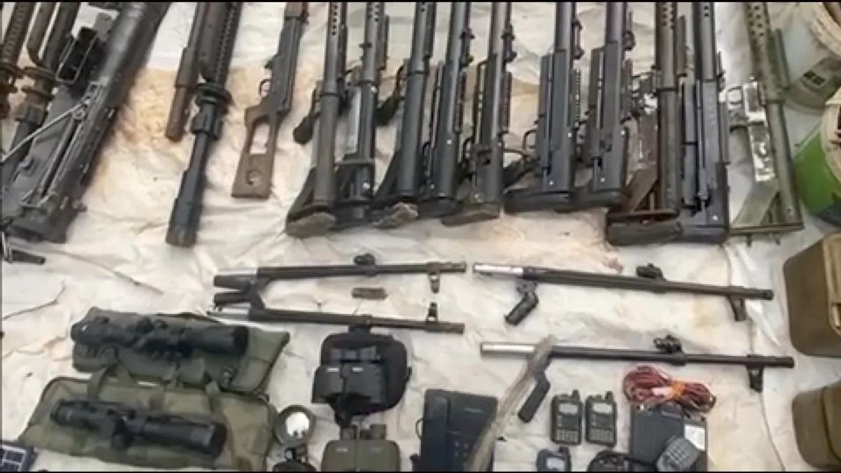 Türk Silahlı Kuvvetleri Pençe-Kilit Operasyonunda Teröristlere Ait Silah ve Mühimmatları Ele Geçirdi Türk Silahlı Kuvvetleri Pençe-Kilit Operasyonunda Teröristlere Ait Silah ve Mühimmatları Ele Geçirdi