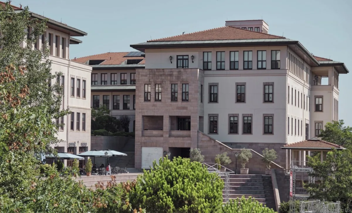 Koç Üniversitesi İşletme Enstitüsü, EMBA Programı ile uluslararası başarı elde etti Koç Üniversitesi İşletme Enstitüsü, EMBA Programı ile uluslararası başarı elde etti