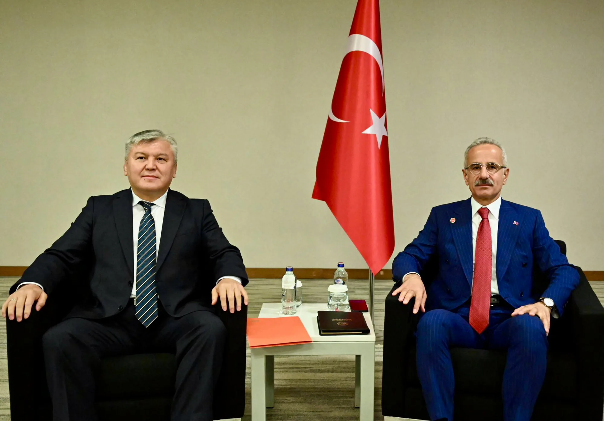 Ulaştırma ve Altyapı Bakanı Abdulkadir Uraloğlu, Avrasya Ekonomik Komisyonu Enerji ve Altyapı Bakanı Arzybek Kozhoshev ile Bir Araya Geldi Ulaştırma ve Altyapı Bakanı Abdulkadir Uraloğlu, Avrasya Ekonomik Komisyonu Enerji ve Altyapı Bakanı Arzybek Kozhoshev ile Bir Araya Geldi