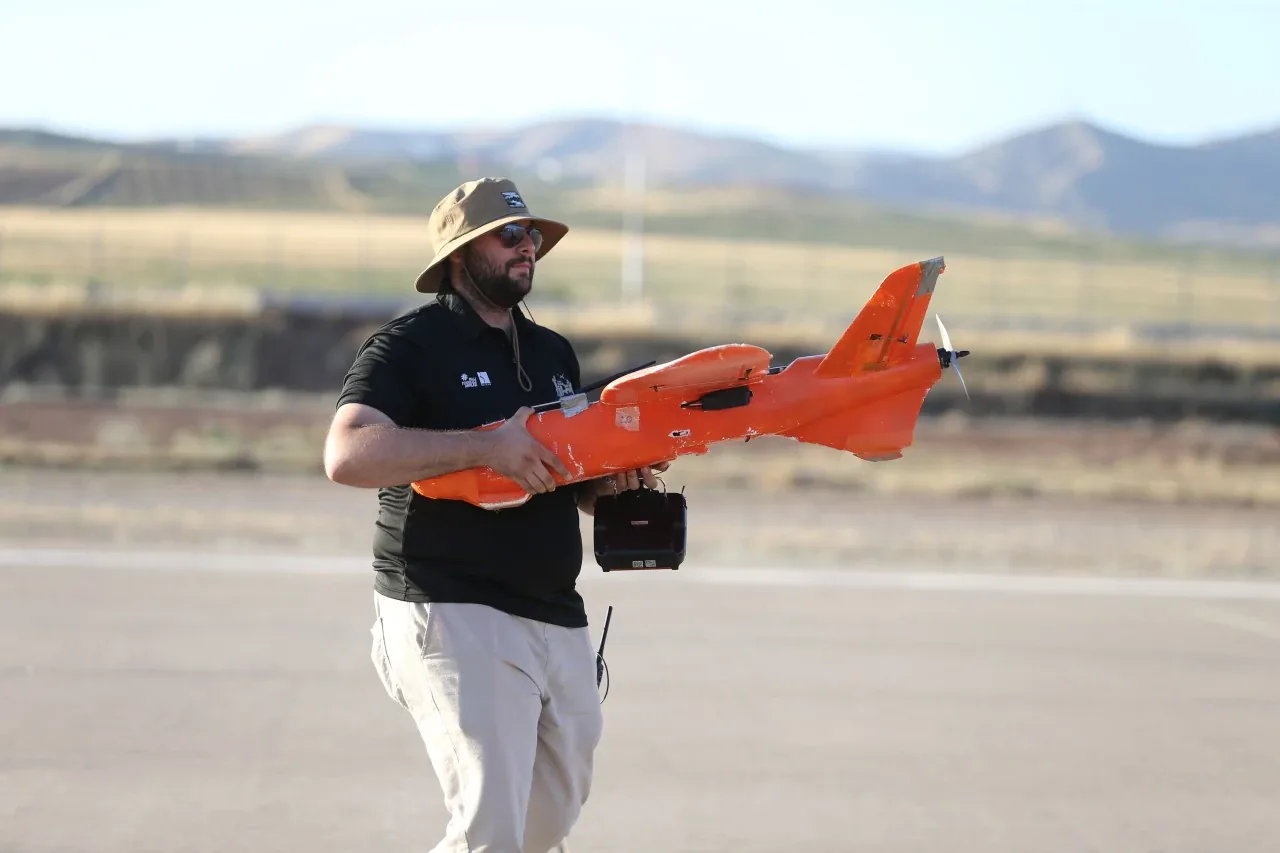 Siirt'te TEKNOFEST: İlk kez düzenlenen Savaşan İHA Avcı Drone Yarışması sürüyor Siirt'te TEKNOFEST: İlk kez düzenlenen Savaşan İHA Avcı Drone Yarışması sürüyor