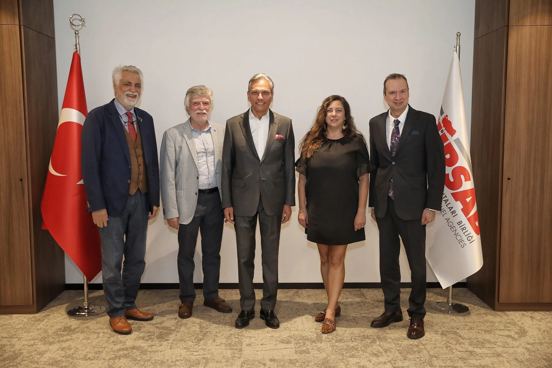 İZFAŞ Genel Müdürü Canan Karaosmanoğlu TÜRSAB'ı Ziyaret Etti İZFAŞ Genel Müdürü Canan Karaosmanoğlu TÜRSAB'ı Ziyaret Etti
