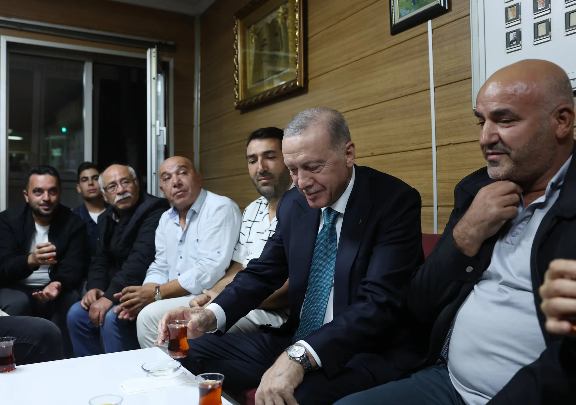 Cumhurbaşkanı Recep Tayyip Erdoğan Hatça Ana Taksi Durağı'nı Ziyaret Etti Cumhurbaşkanı Recep Tayyip Erdoğan Hatça Ana Taksi Durağı'nı Ziyaret Etti