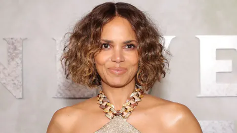 Halle Berry'den Sosyal Medyayı Sallayan Plaj Görseli