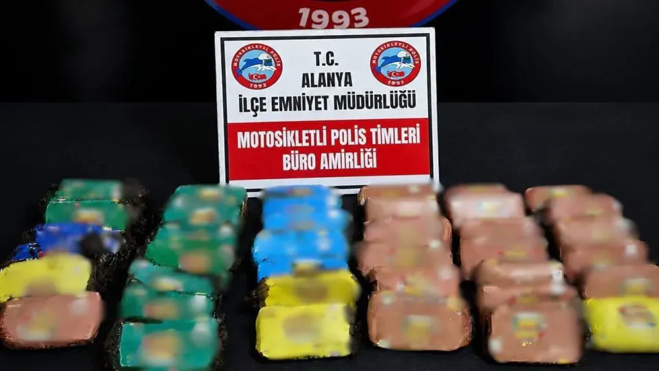 Alanya'da Zehir Tacirlerine Büyük Darbe: 4 Kilo Macun Esrar Yakalandı görseli
