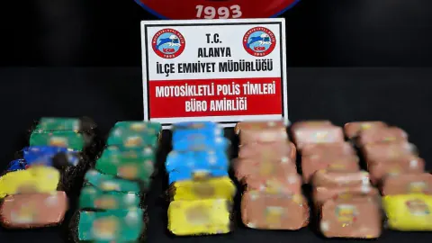 Alanya'da Zehir Tacirlerine Büyük Darbe: 4 Kilo Macun Esrar Yakalandı