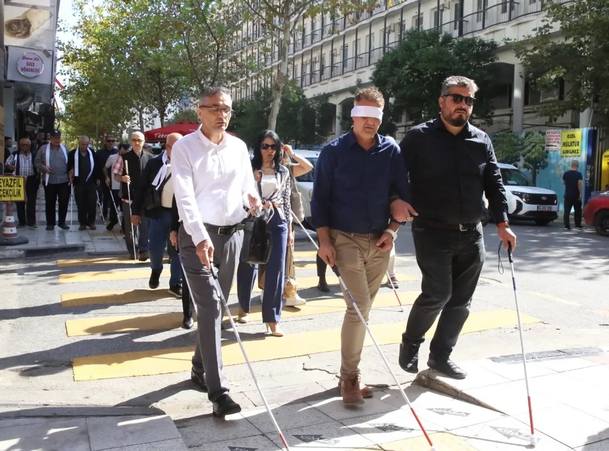 Manisa'da Görme Engellilere Özel Farkındalık Etkinliği Manisa'da Görme Engellilere Özel Farkındalık Etkinliği