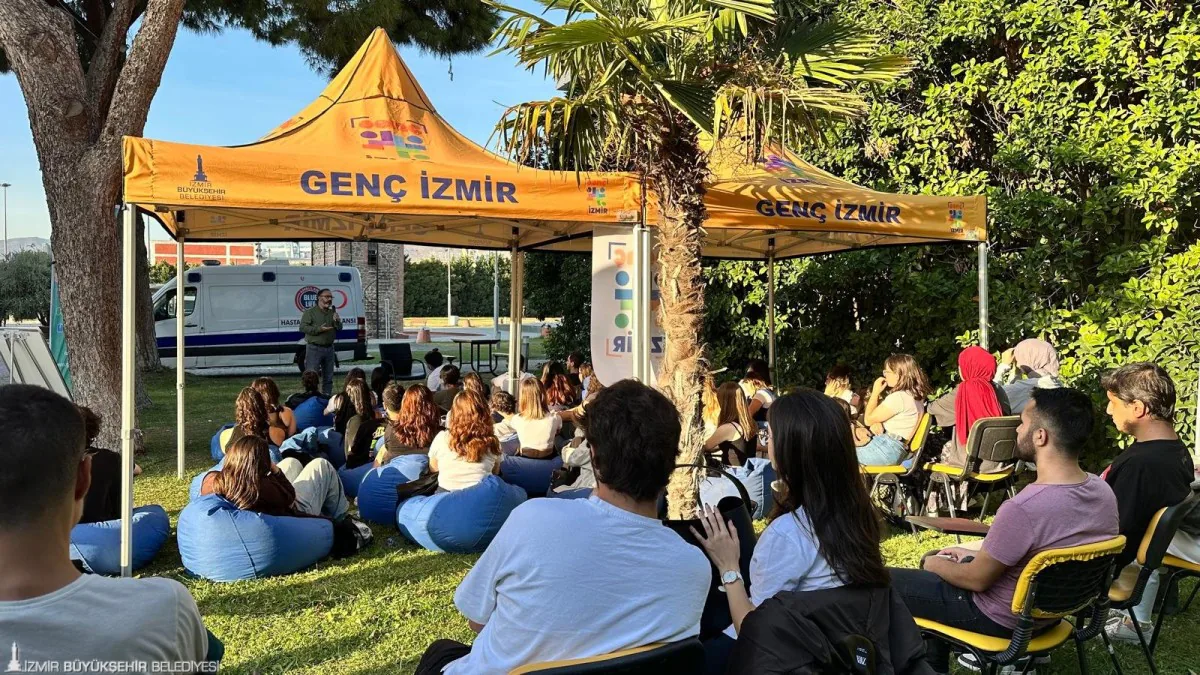 İzmir Büyükşehir Belediyesi, Gençler için "Deneyim Yolculuğu" Programını Başlattı İzmir Büyükşehir Belediyesi, Gençler için "Deneyim Yolculuğu" Programını Başlattı